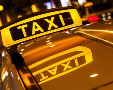 Salió borracho de una fiesta y pide un taxi sin acordarse que la fiesta fue en su casa. Salió borracho de una fiesta y pide un taxi sin acordarse que la fiesta fue en su casa.