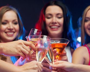 Salir a beber con tus amigas los fines de semana alarga la vida según estudio