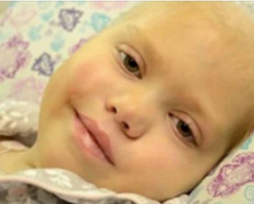 Padres Planean Funeral De Su Niña Con Cáncer Terminal, Ella Escucha Abre Sus Ojos Y Dice 5 Palabras