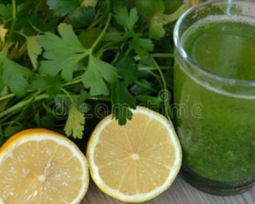 Infusión de perejil con limón para limpiar los riñones y adelgazar